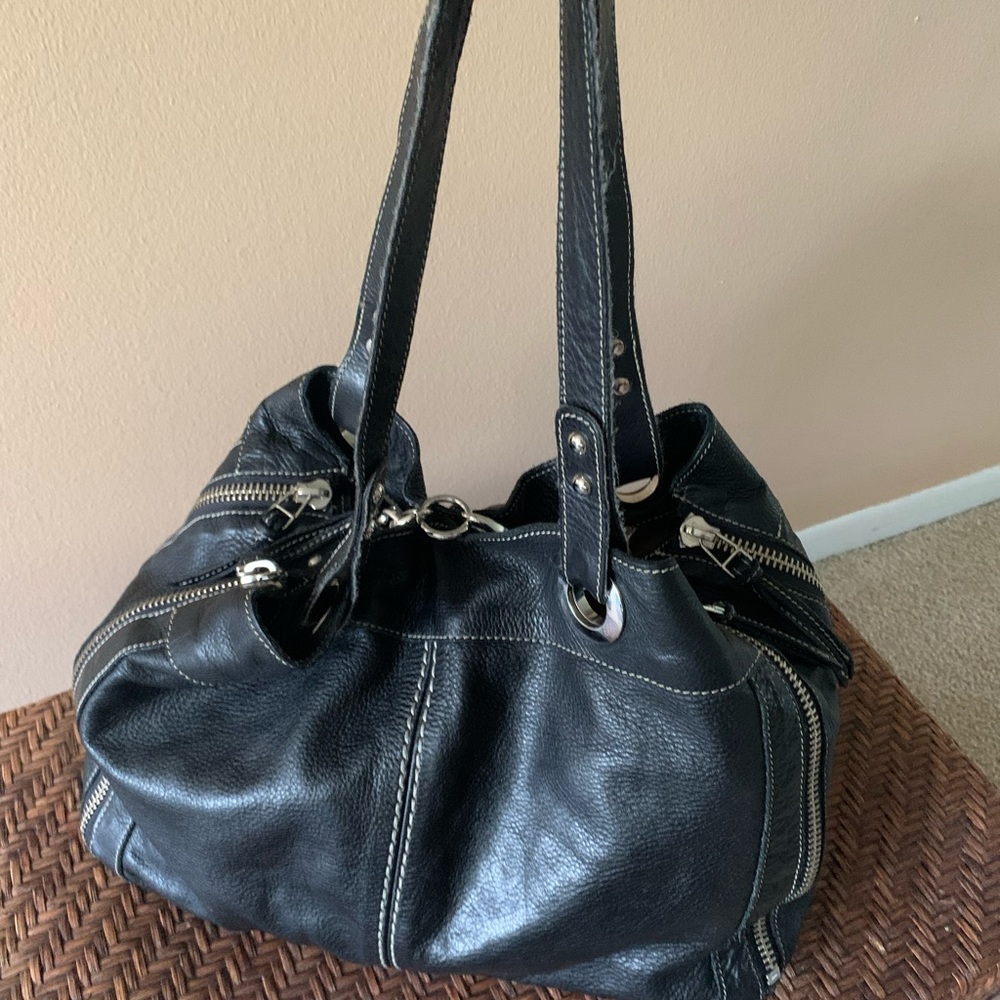 Large black leather women’s Roots Canada purse/tote
